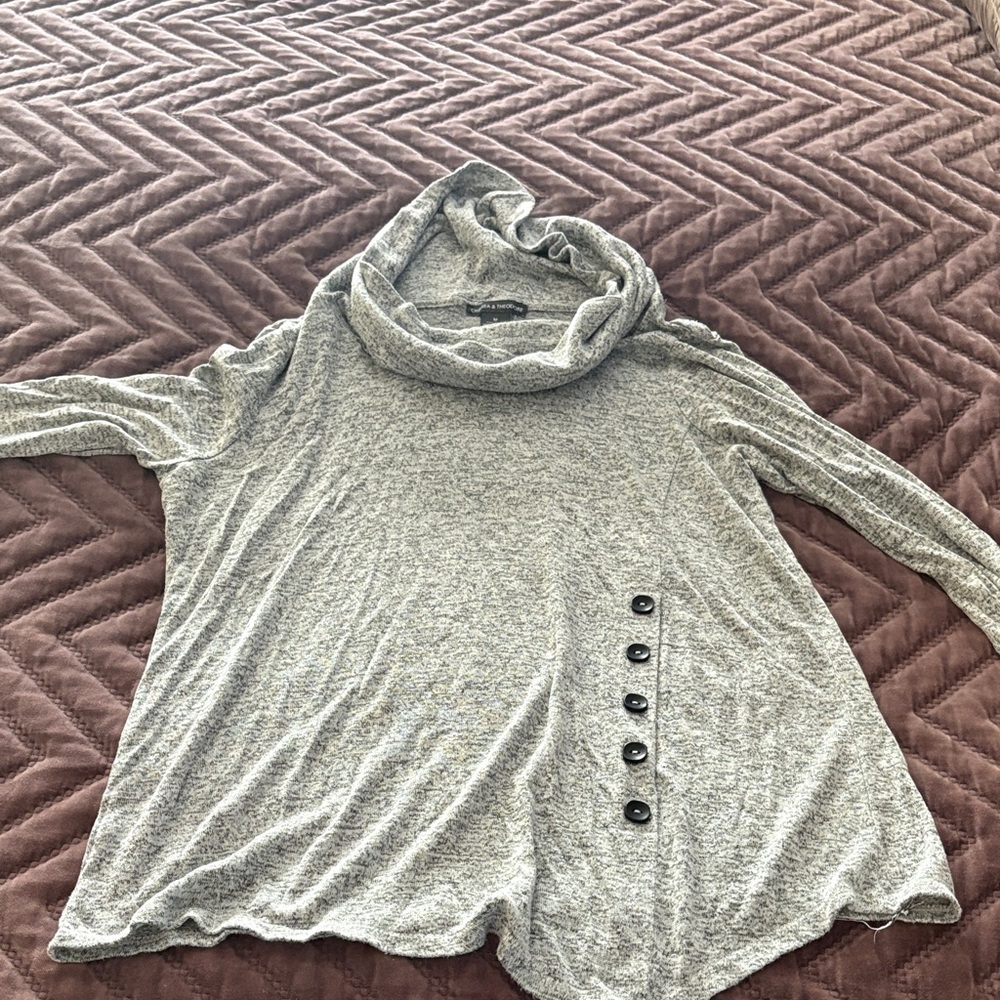 Chelsea & Theodore Heather Gray Knit Top